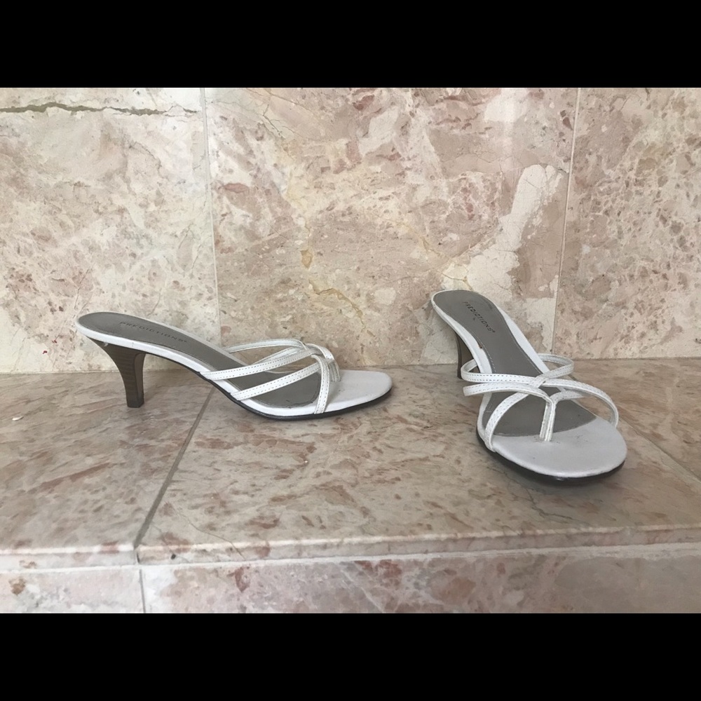 Beautiful white heeled sandal size 7.5